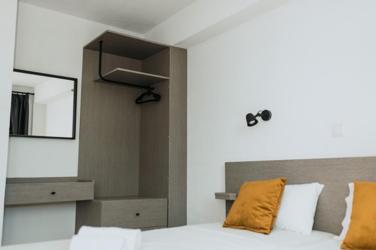 Five Keys Apartments 아이아 나파 외부 사진