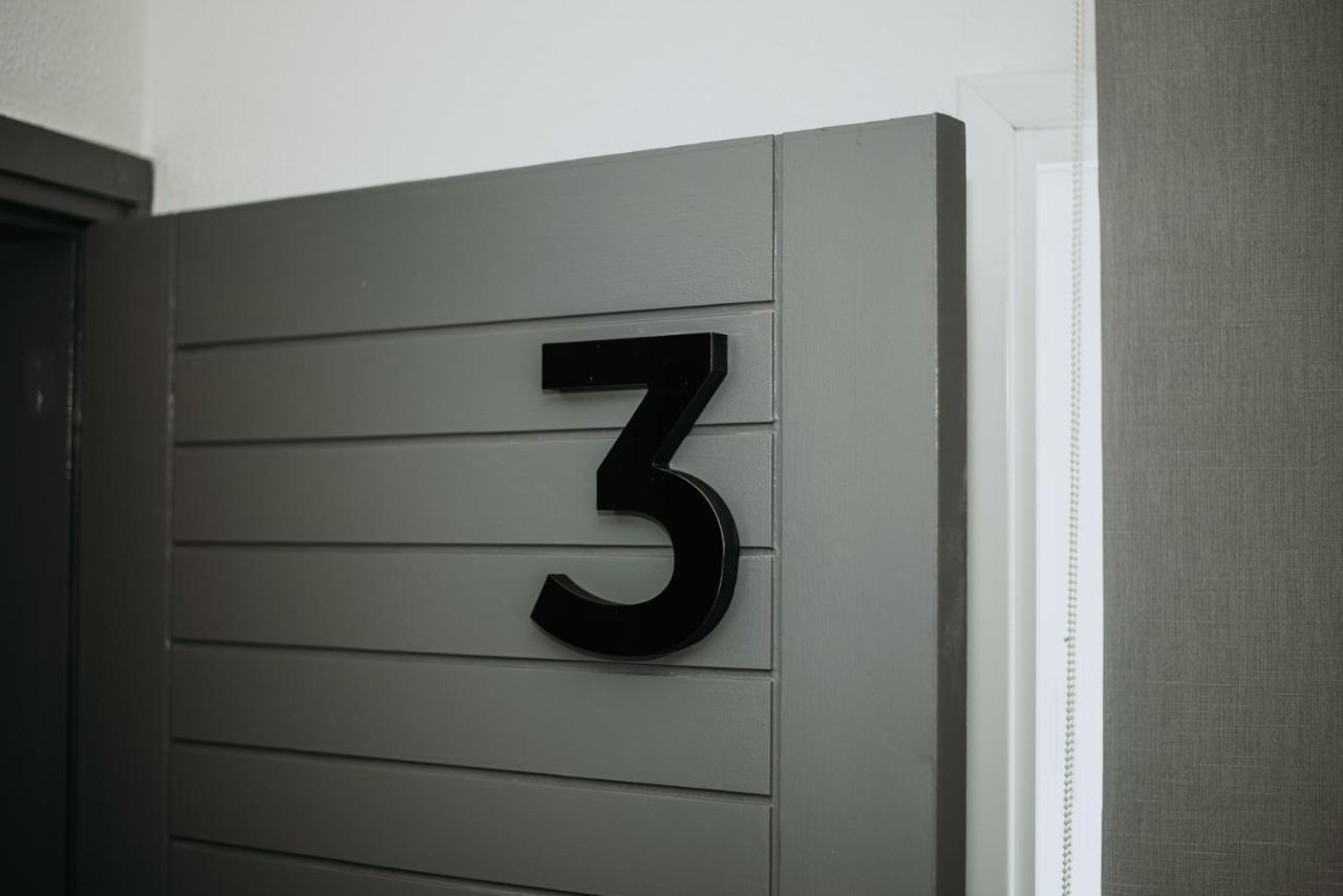 Five Keys Apartments 아이아 나파 외부 사진