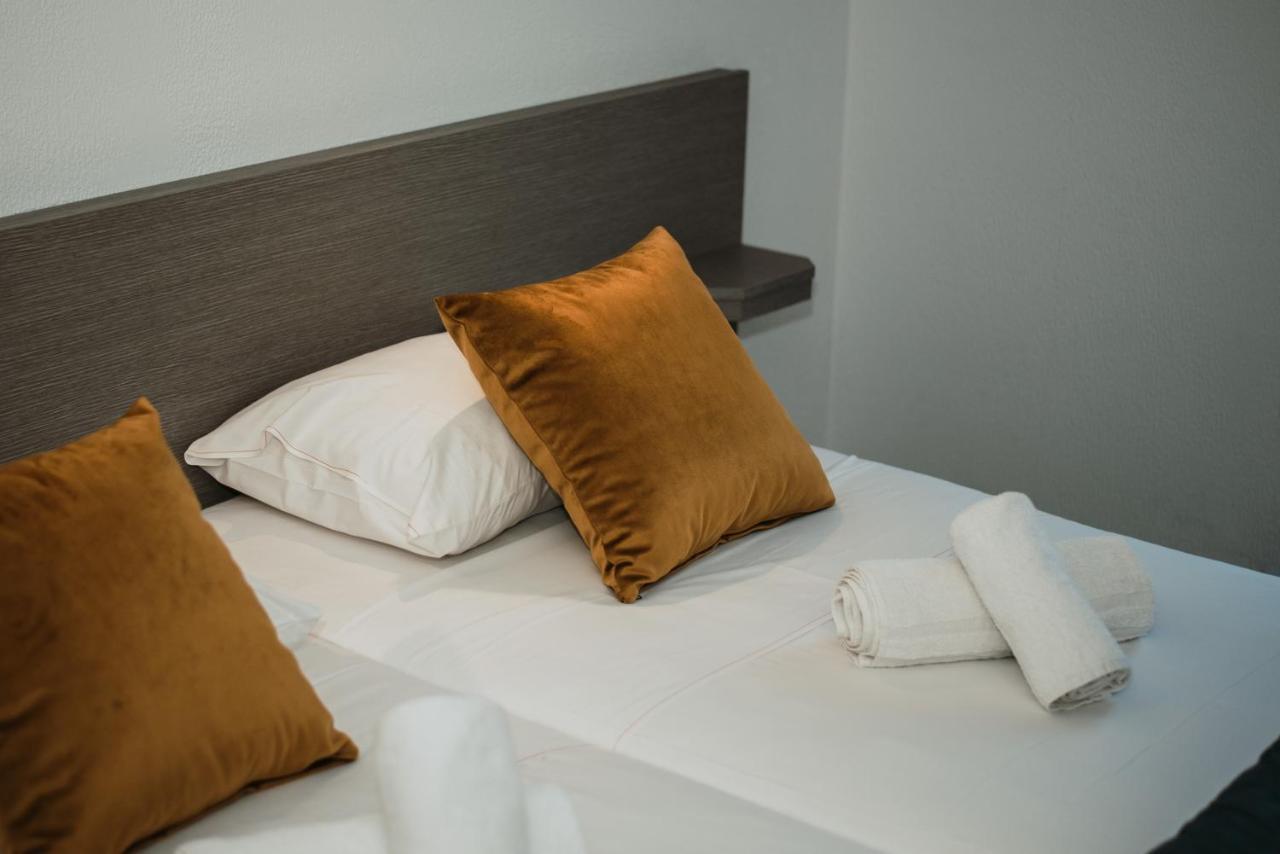 Five Keys Apartments 아이아 나파 외부 사진