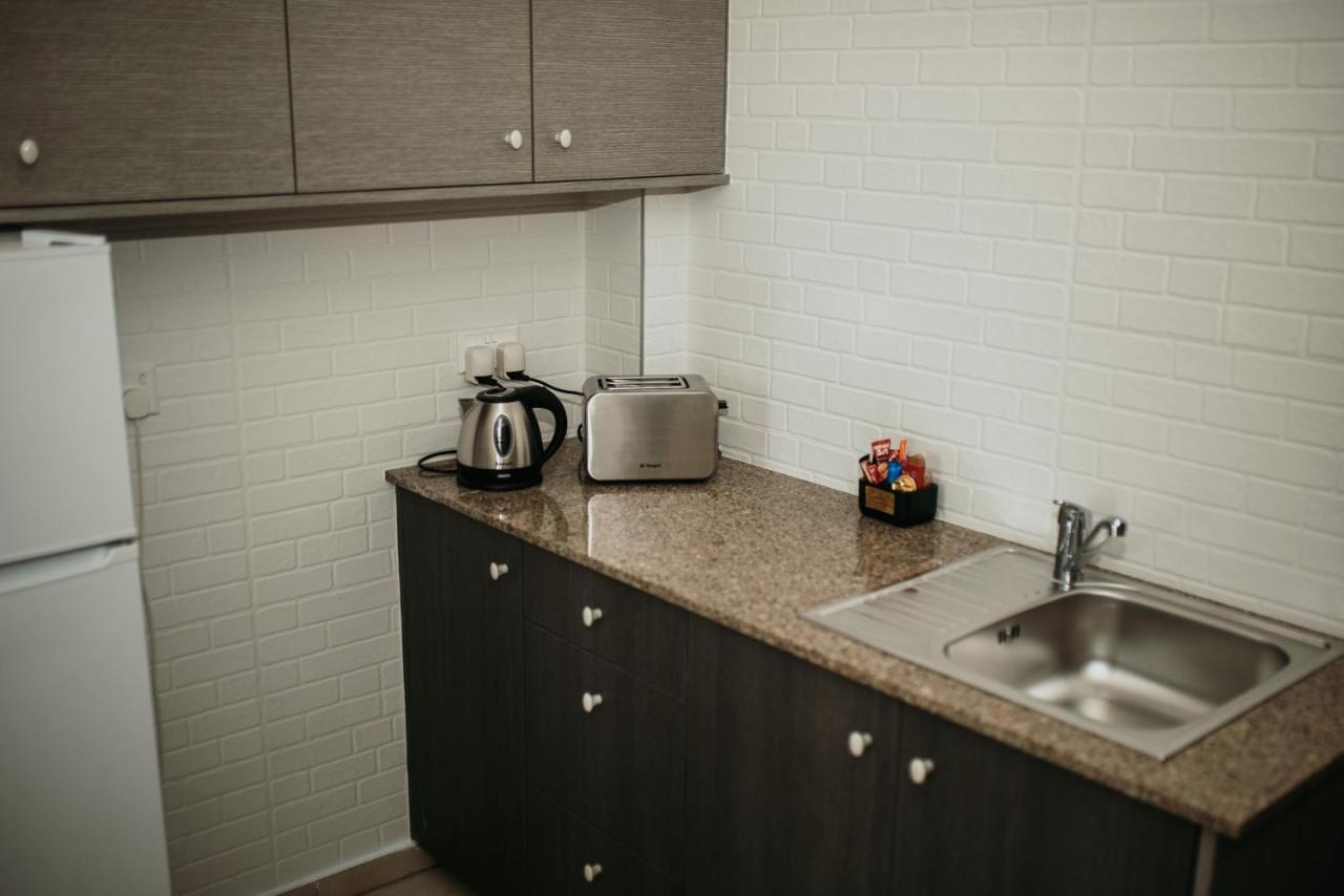 Five Keys Apartments 아이아 나파 외부 사진