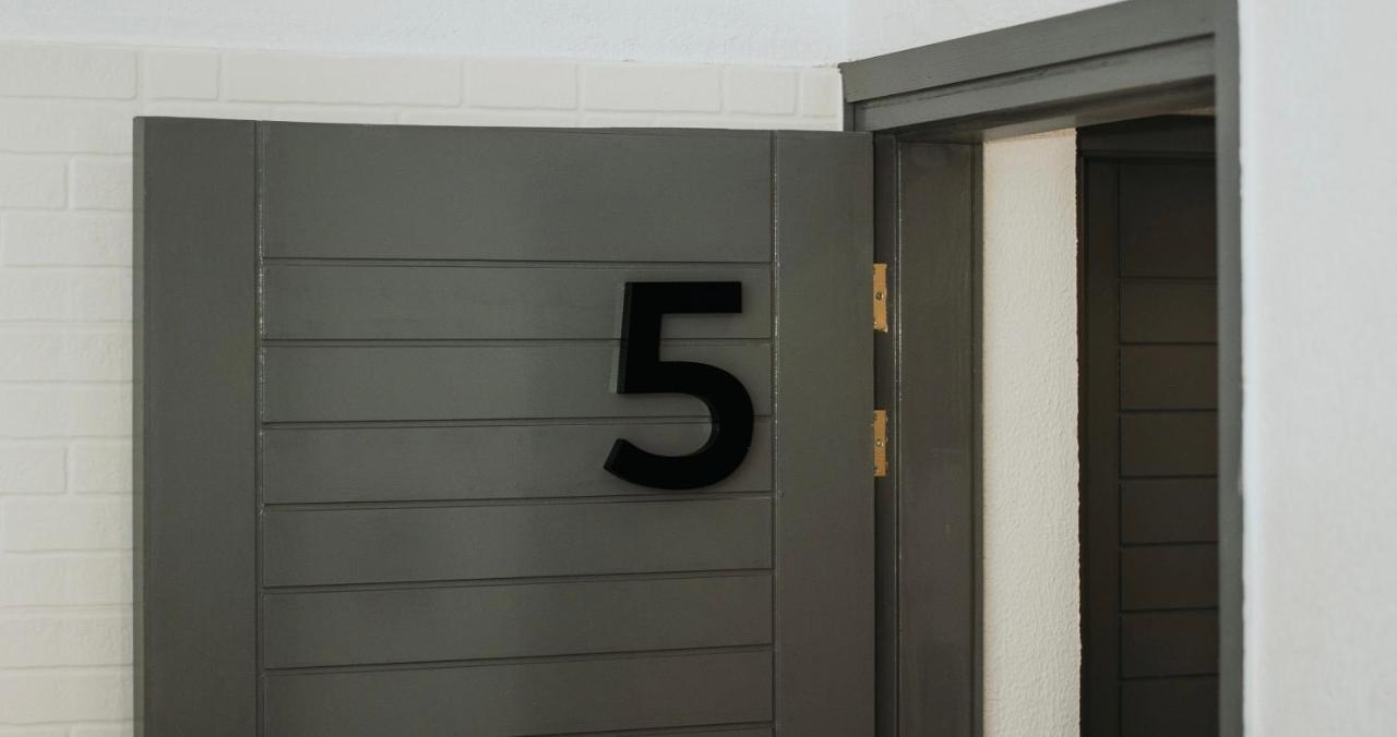 Five Keys Apartments 아이아 나파 외부 사진