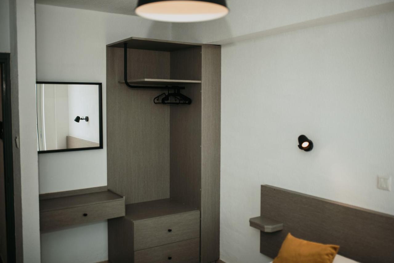 Five Keys Apartments 아이아 나파 외부 사진