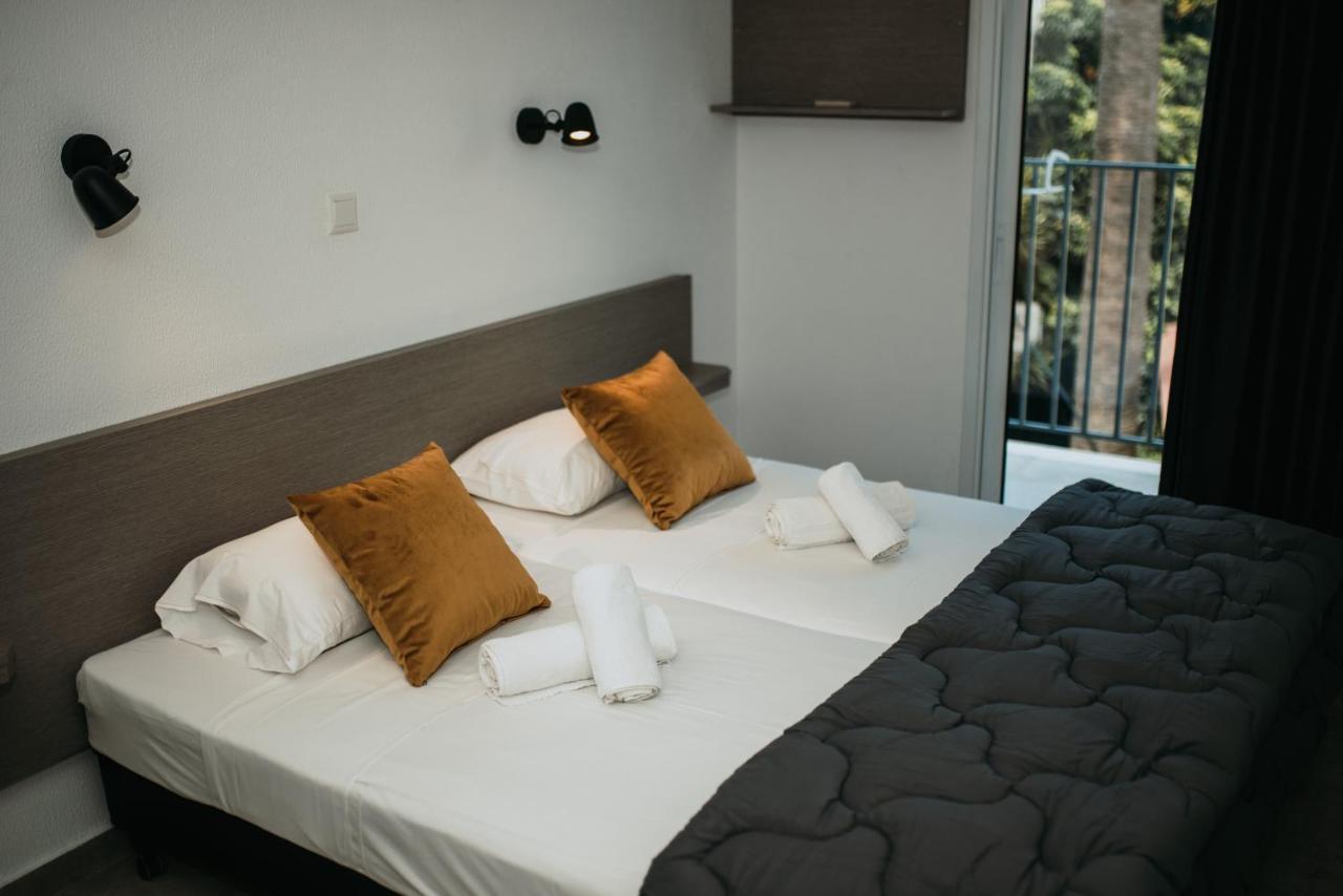 Five Keys Apartments 아이아 나파 외부 사진
